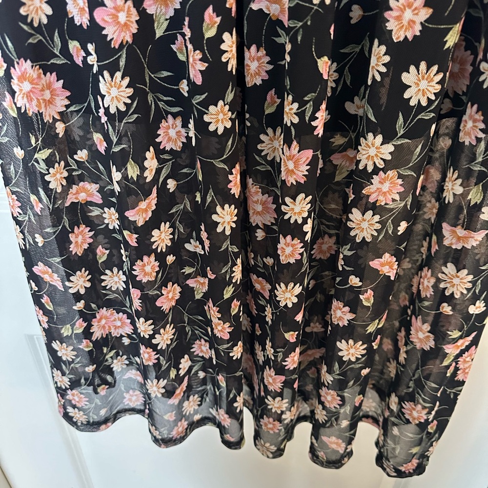 A.U.W - BNWT - Adorable Floral Netting Style Dress - Never worn! - Picture 4 of 7